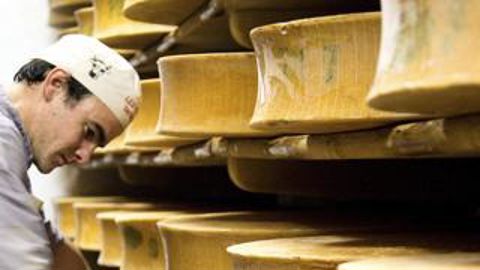 AOP-IGP. Le beaufort a été le premier à adopter des règles de régulation de l’offre, suivi par le reblochon, l’abondance, puis par l’emmental, la tomme et la raclette de Savoie IGP… Exemplaire !Philippe ROY - archives